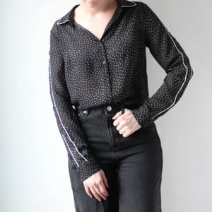 Dark blouse with arrow print